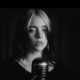 Billie Eilish dá voz ao tema para o filme "007: No Time To Die"